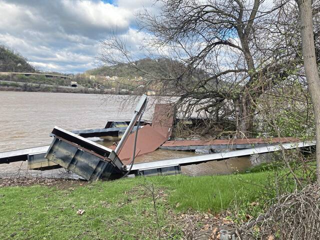 7243995_web1_ptr-Barges-RD04-040124