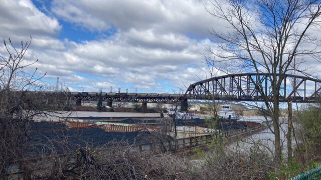 7243995_web1_ptr-Barges-RD05-040124
