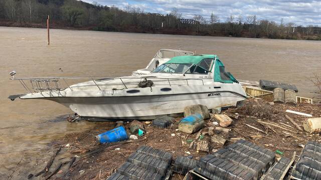 7243995_web1_ptr-Barges-RD09-040124