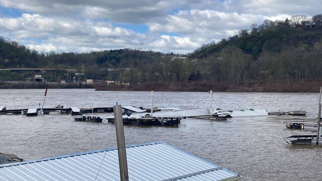 7243995_web1_ptr-Barges-RD10-040124