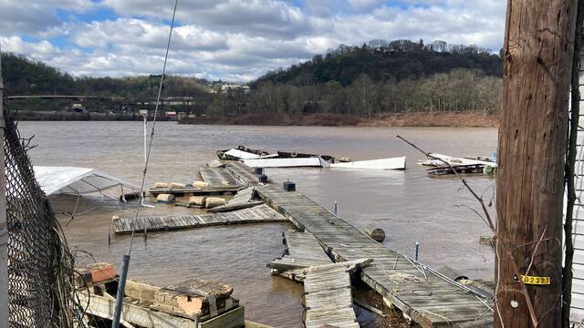7243995_web1_ptr-Barges-RD12-040124