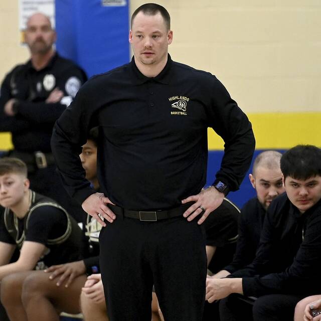 Corey Dotchin steps down as Highlands boys basketball coach
