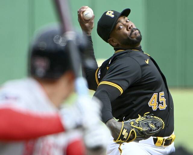 7270721_web1_ptr-BucsRedSox14-042224