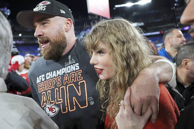 7285539_web1_ENTER-MUS-SWIFT-KELCE-GET