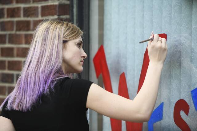 7301039_web1_gtr-lo-WNWindowPaint004-050124