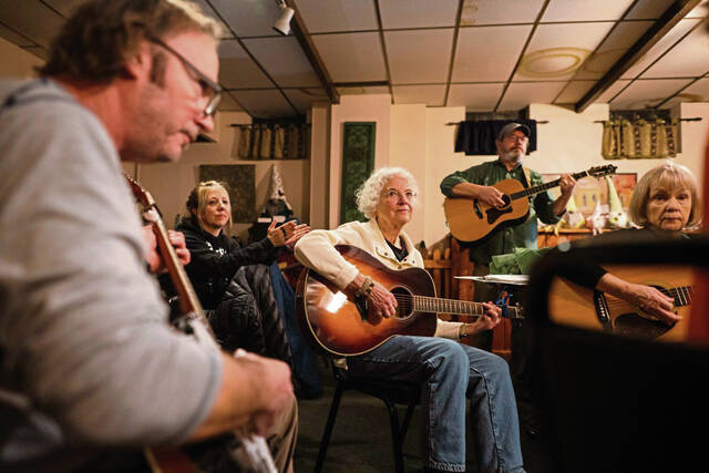 6958045_web1_gtr-bluegrass1-012824