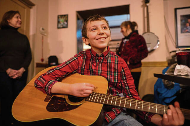 6958045_web1_gtr-bluegrass2-012824