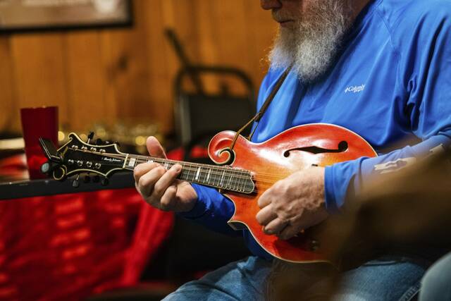 6958045_web1_gtr-bluegrass3-012824