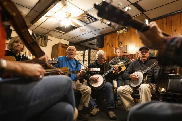 6958045_web1_gtr-bluegrass7-012824