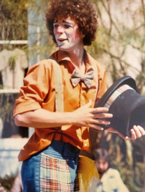 7303729_web1_ptr-ClownShow2-050224