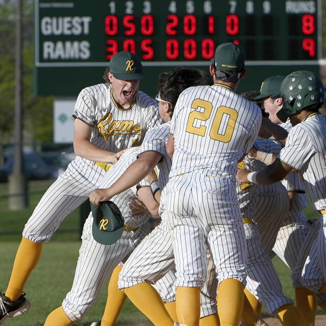 Pine-Richland celebrates section title with walk-off win over rival North Allegheny