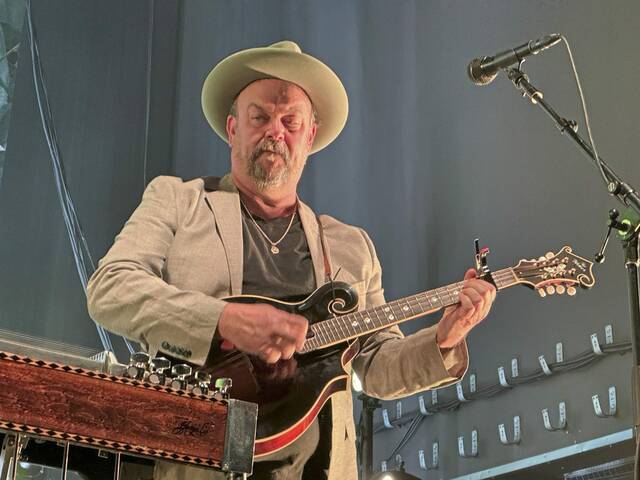 7325607_web1_ptr-Decemberists2-050824