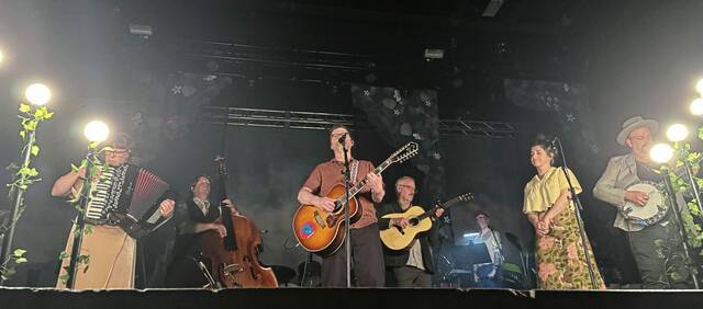 7325607_web1_ptr-Decemberists8-050824