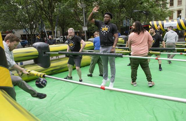 7334405_web1_ptr-HumanFoosball4