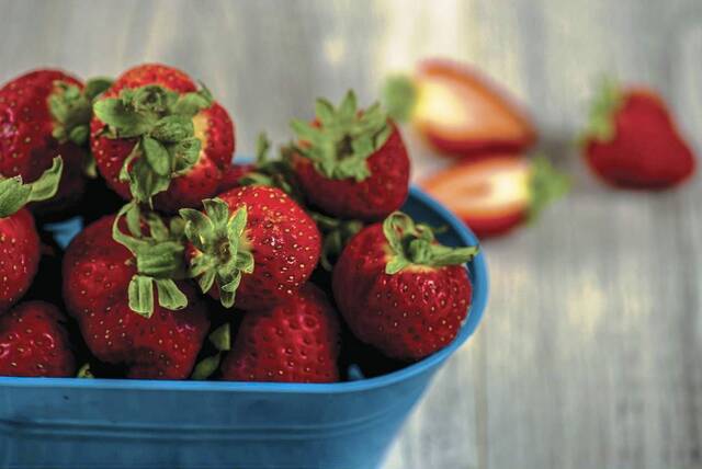 7335789_web1_Strawberries