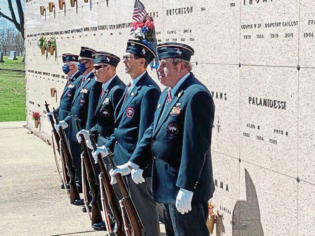 7357047_web1_PTR-MilitaryFuneral127