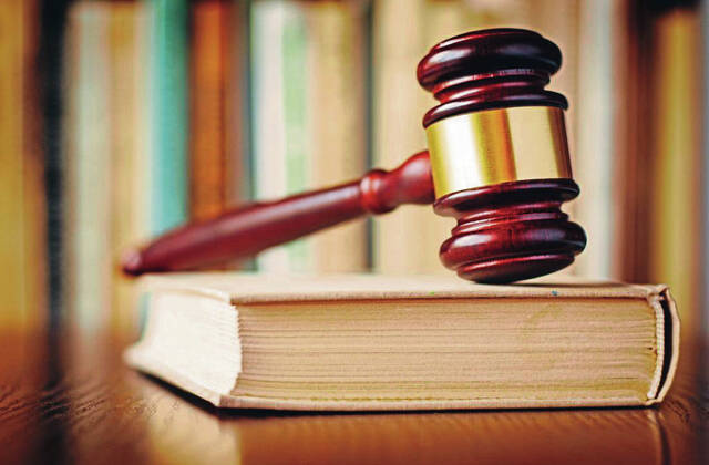 7389564_web1_WEB-court-gavel