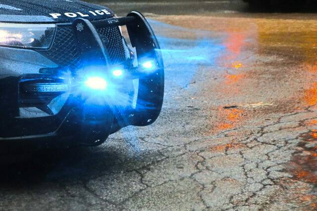 7394171_web1_WEB-police-car-lighs-135