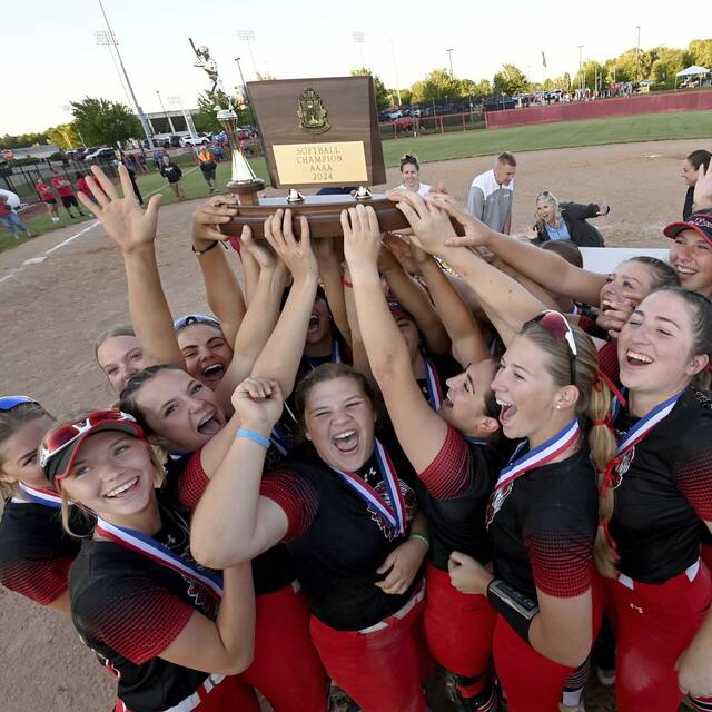 Top-seeded Elizabeth Forward flexes muscles in WPIAL Class 4A final win over Hampton