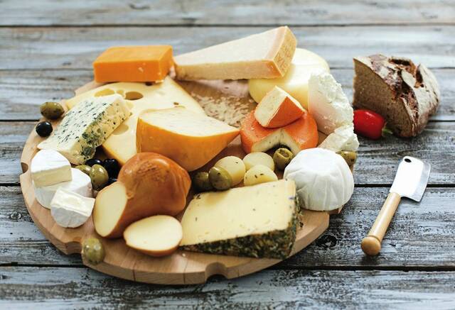 7373625_web1_Cheese-board