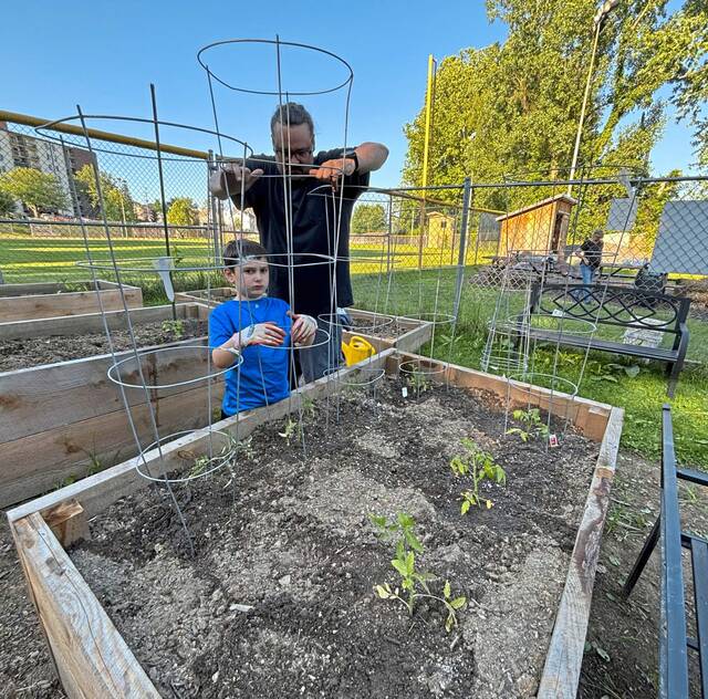 7399692_web1_HER-BlawnoxGarden-061324