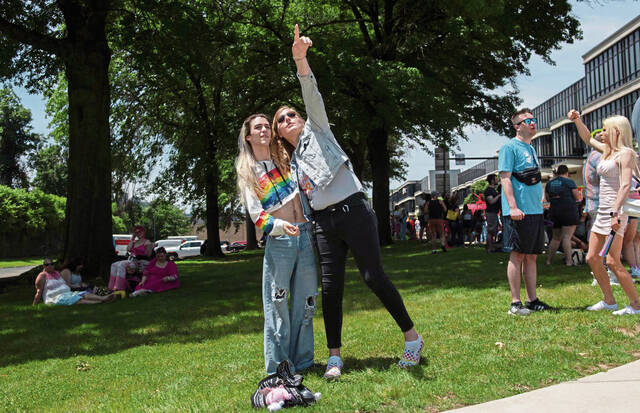 7404345_web1_ptr-PrideParade6