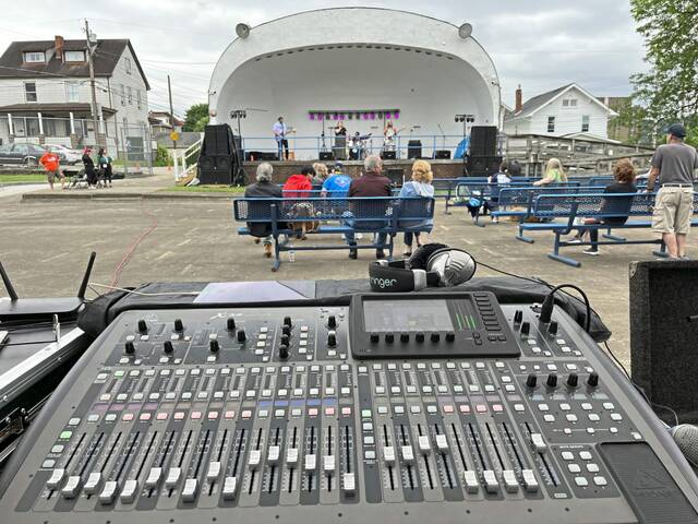 7405455_web1_vnd-rockinroosevelt-060324