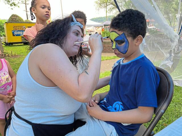 7405455_web1_vnd-rockinroosevelt4-060324