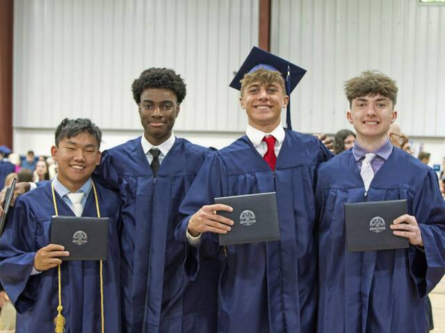 7411057_web1_hj-aquinascommencement-061324-1