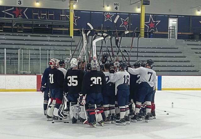 7411248_web1_gtr-RMUmhockey1-082923
