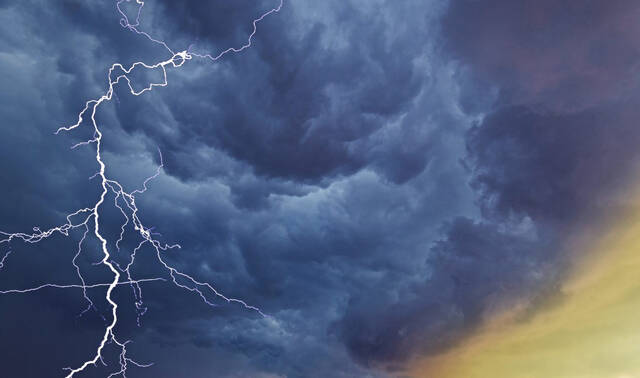 7415208_web1_WEB-storms1