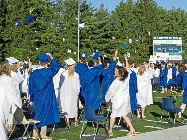 7415214_web1_hj-hamptongraduation-061324-1