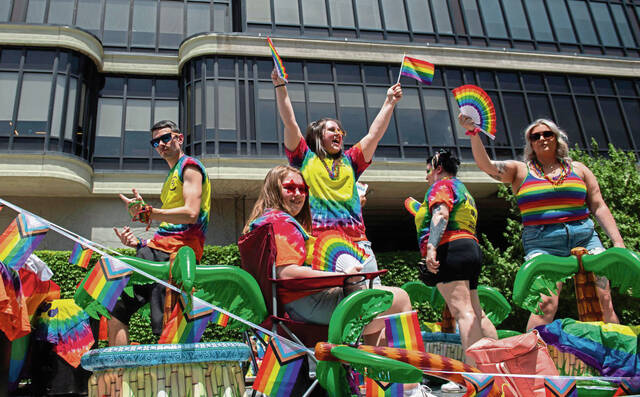 7415578_web1_ptr-PrideParade7