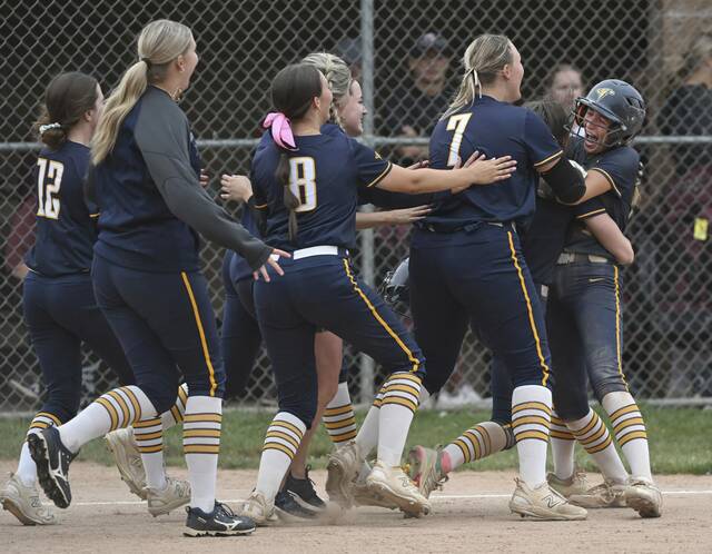 Carmichaels surges past rival Chartiers-Houston to reach state softball finals
