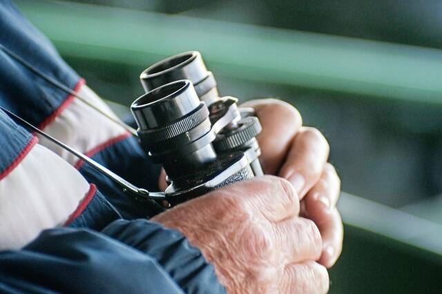 7433073_web1_web-binoculars