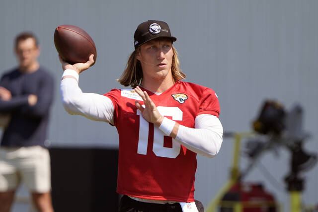 QB Trevor Lawrence, Jaguars agree to 5-year, $275M contract extension