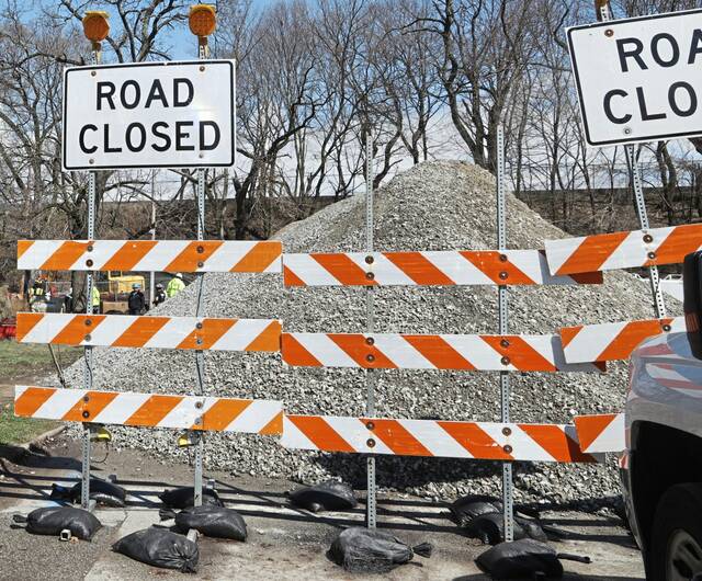 7446124_web1_WEB-road-clossed-sign-WWW