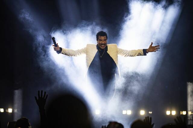 7449762_web1_PTR-LionelRichie9-061724