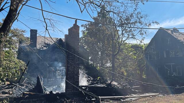 7449797_web1_ptr-McKeesportFire0061724-05