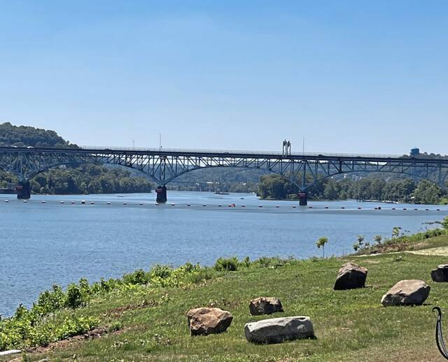 7450787_web1_her-allegriver