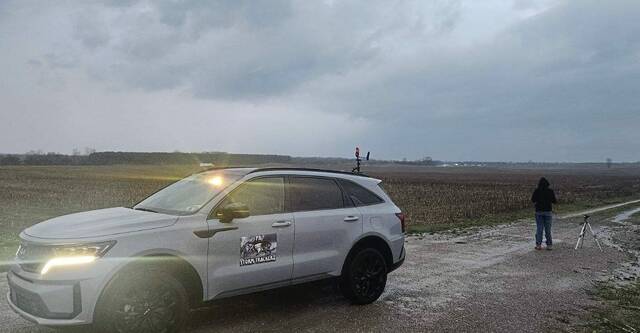 7452115_web1_gtr-StormChasers03