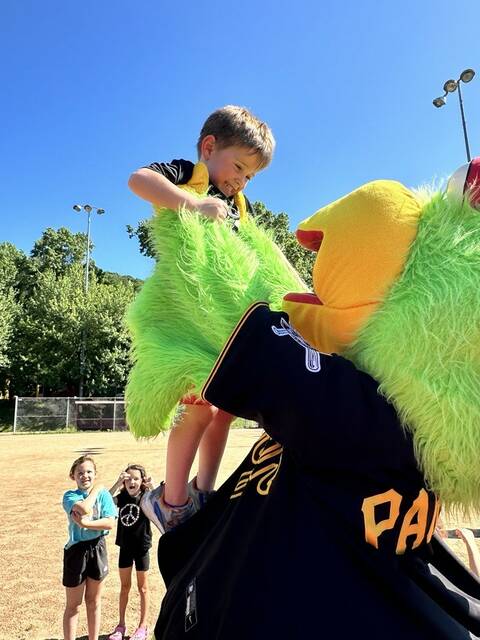 7452785_web1_her-teeball2-062724