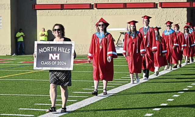 7456565_web1_nhj-commencement-062724-5