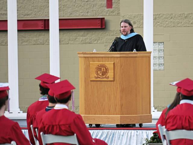 7456565_web1_nhj-commencement-062724-8