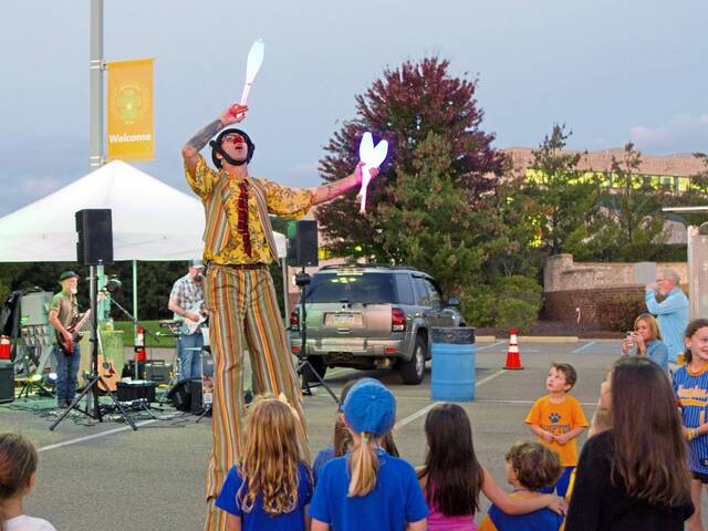 7465201_web1_hj-pintsinpark-101223-1