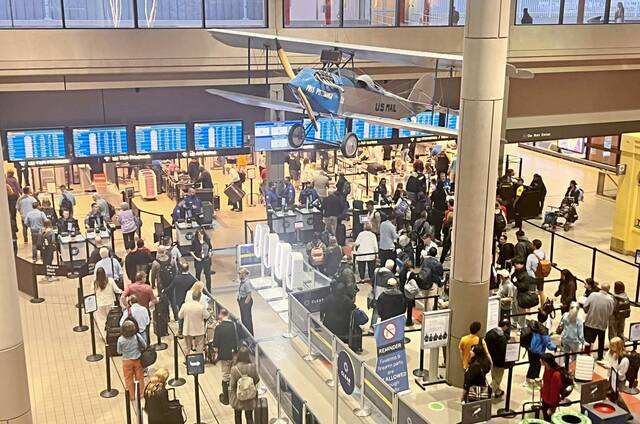 7475586_web1_PITairport_securitycheckpoint-2