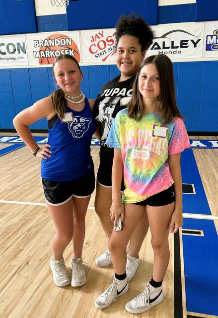 7476830_web1_cheer-5