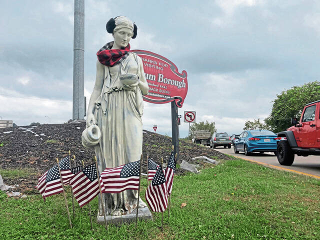7496452_web1_vnd-fallstatue-092419
