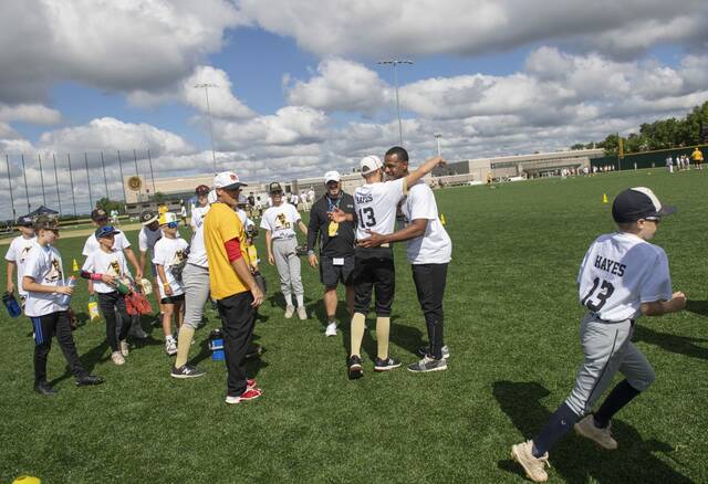 7496918_web1_gtr-BucsHayesCamp10-070224
