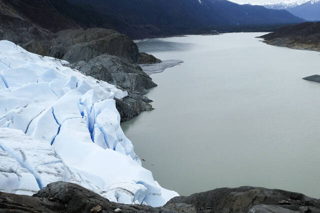 7499740_web1_alaskaice